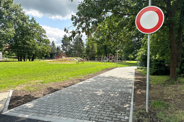 Dokončení chodníku u BD 353