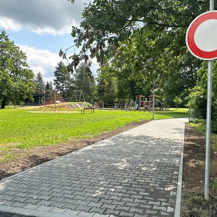 Dokončení chodníku u BD 353